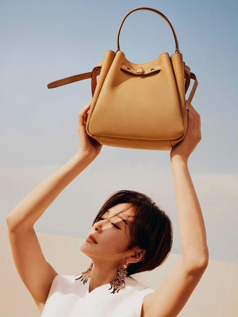Taru Aroha plant leather tote in a quiet, sunlit setting